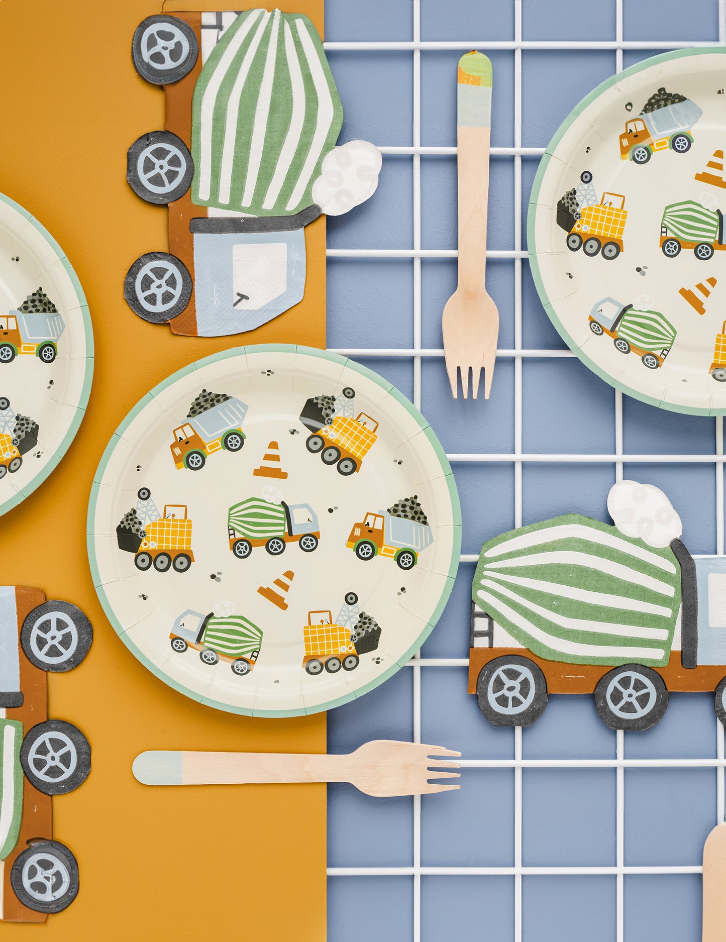 Détail de l'ensemble de table des serviettes camions de chantier pour enfant