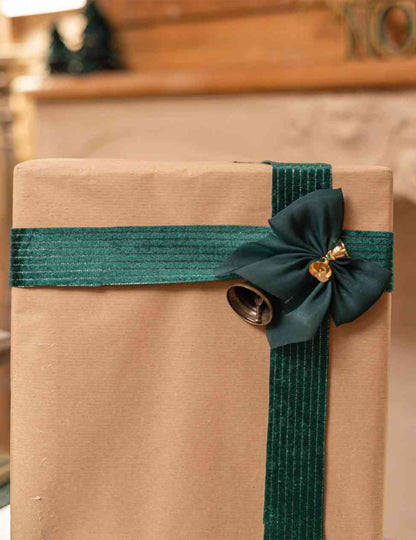 4 lazos con cascabeles verde oscuro y dorado 9 x 10 cm