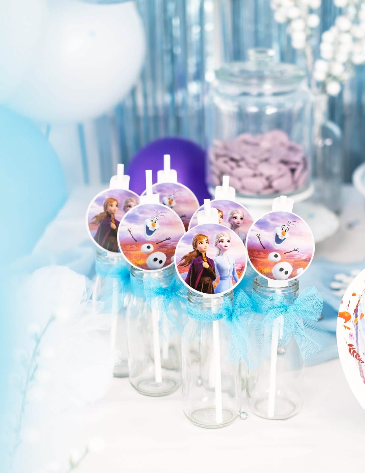 Mise en situación de las pajitas medallones de cartón Frozen 2