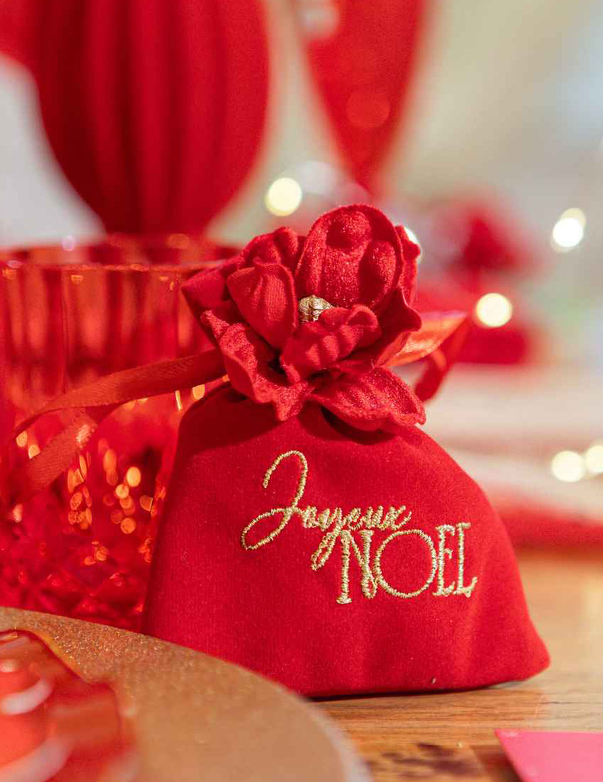 4 saquitos Feliz Navidad terciopelo rojo y oro 9,5 x 11,5 cm