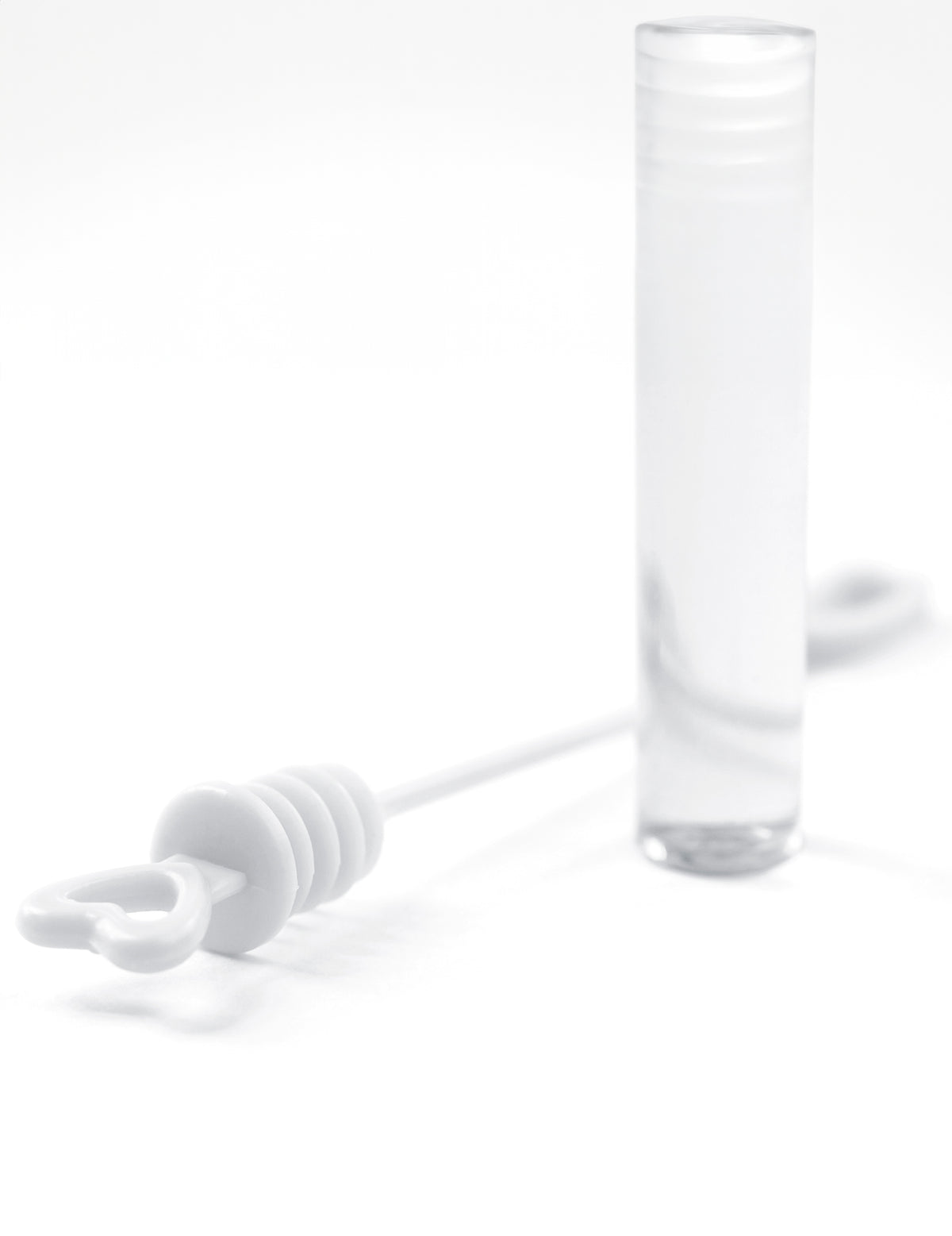 Détail du bâtonnet et du flacon à bulles en forme de coeur pour mariage blanc