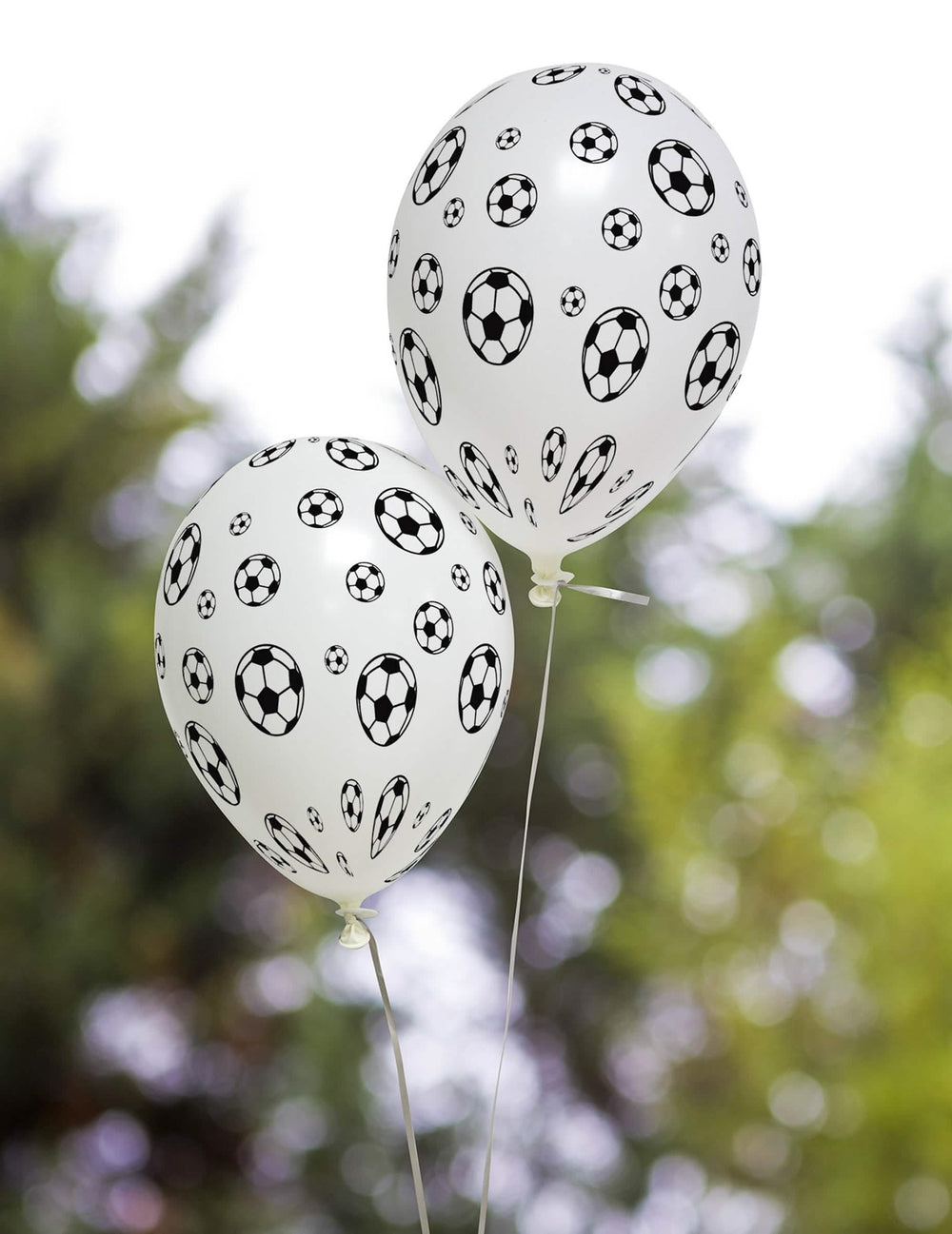 Vista cercana de los globos de látex globos de fútbol
