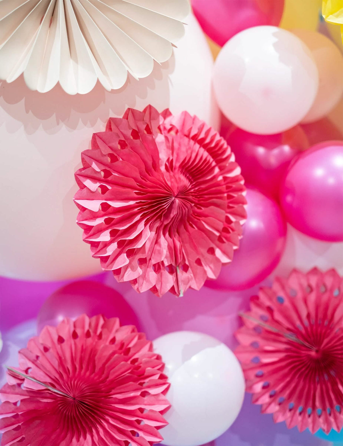 Detalle de mini rosetones multicolores