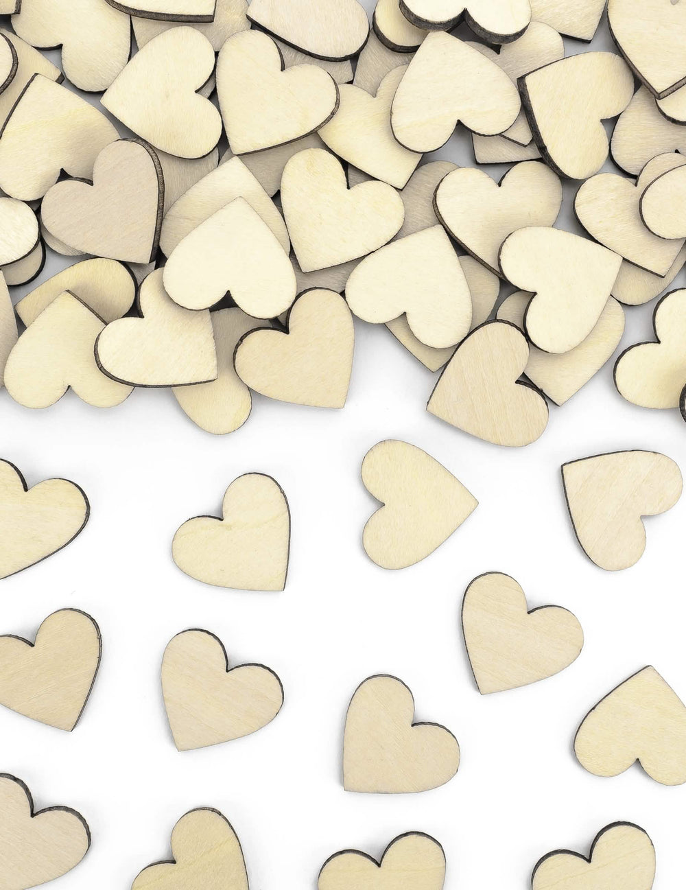 Confettis en bois cœurs pour mariage naturel