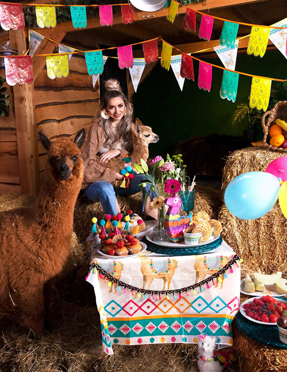 Mise en situación festiva del plato de cartón llama