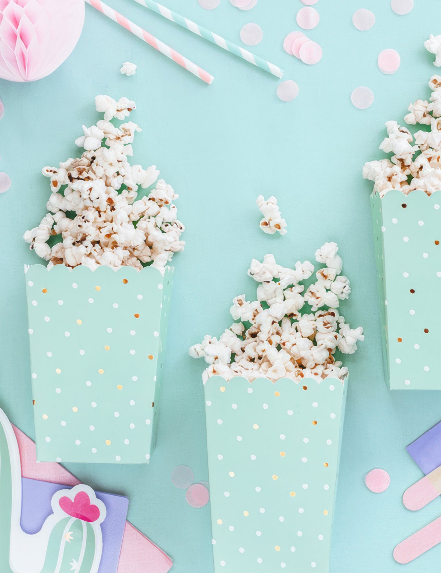 6 cajas de palomitas de cartón color menta con lunares blancos y dorados