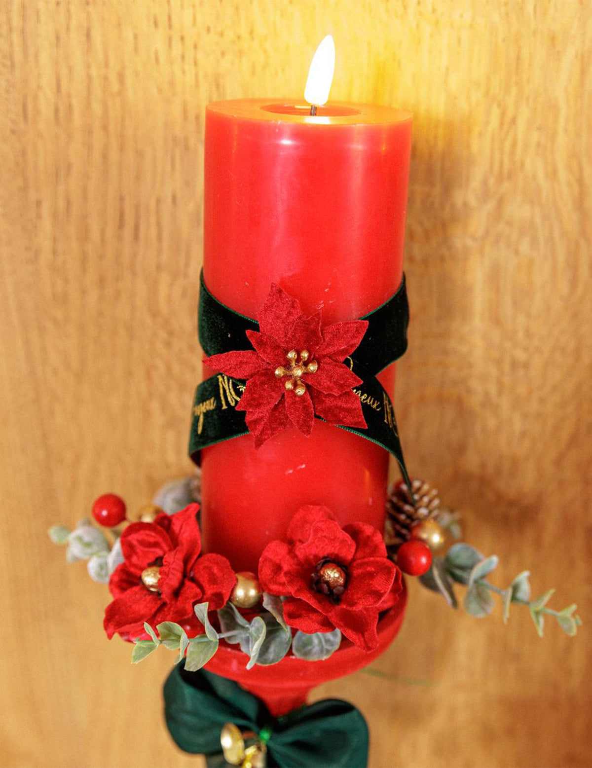 6 flores de pascua adhesivas de terciopelo rojo y oro 5,5 cm