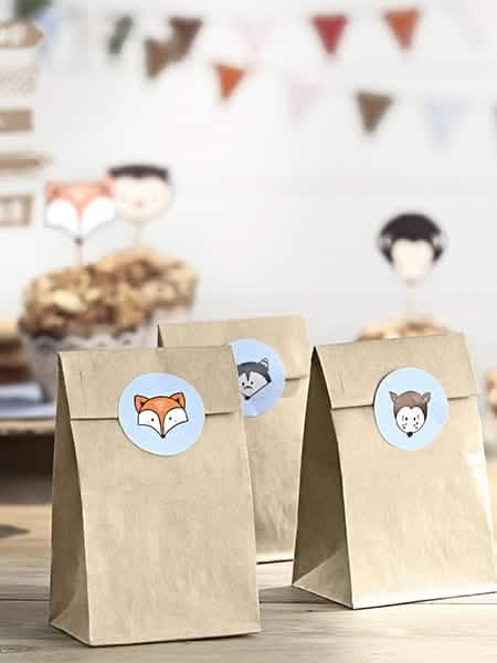 Presentación de los 6 bolsas de papel kraft y pegatinas animales de la forêt