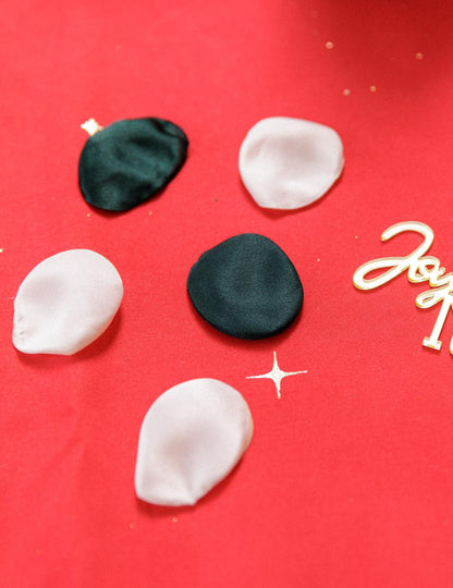 60 pétalos de satén marfil y verde oscuro 3,5 cm