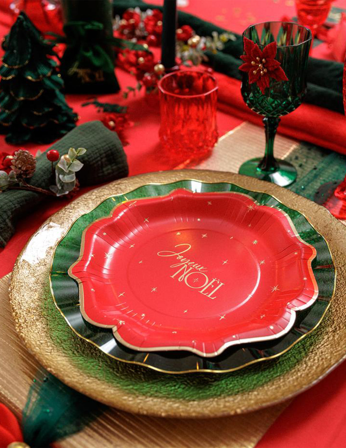 8 platos Feliz Navidad atemporal rojo y dorado 23 cm