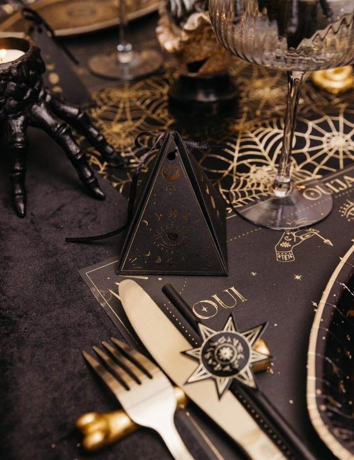 8 recipientes Cosmic Spirit de papel negro y dorado 8,5 x 6,7 cm