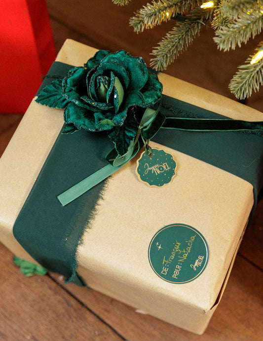 8 etiquetas Feliz Navidad atemporal verde inglés y dorado 4,5 cm