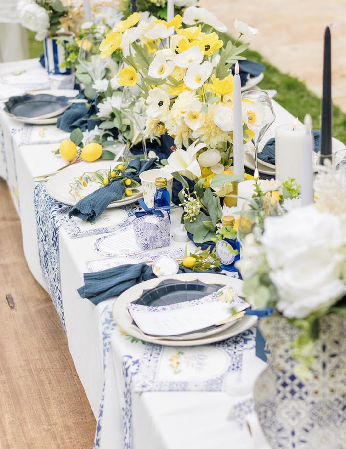 8 platos pequeños de cartón azul rey, blanco y oro de 18cm con motivo mediterráneo