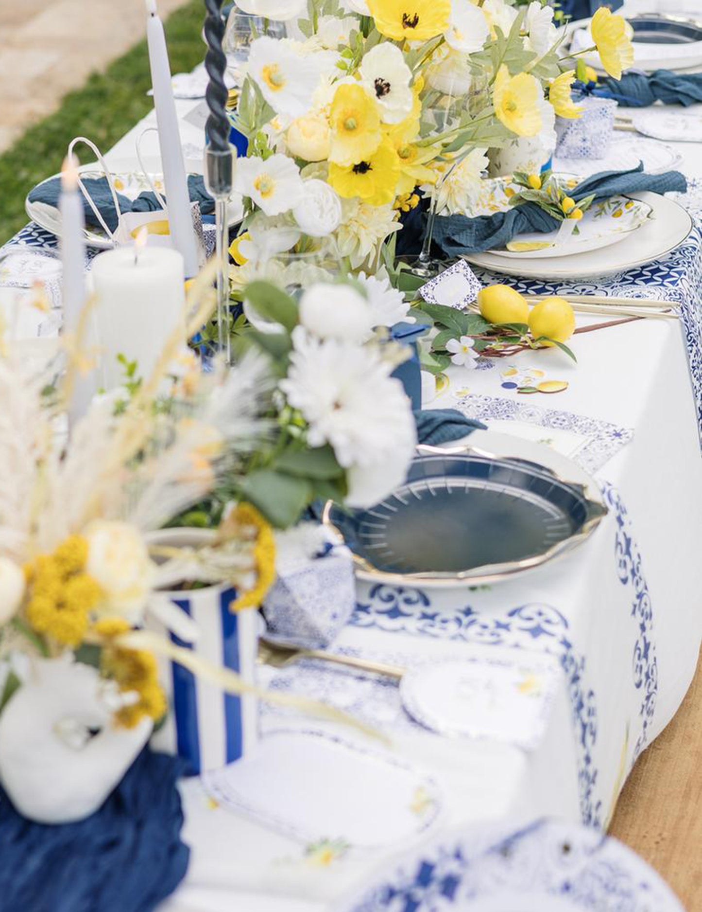 8 platos pequeños de cartón azul rey, blanco y oro de 18cm con motivo mediterráneo