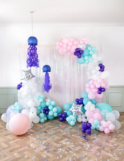 Mise en scène avec décoration thème sirène de l'arche ronde de fête pour décoration blanche