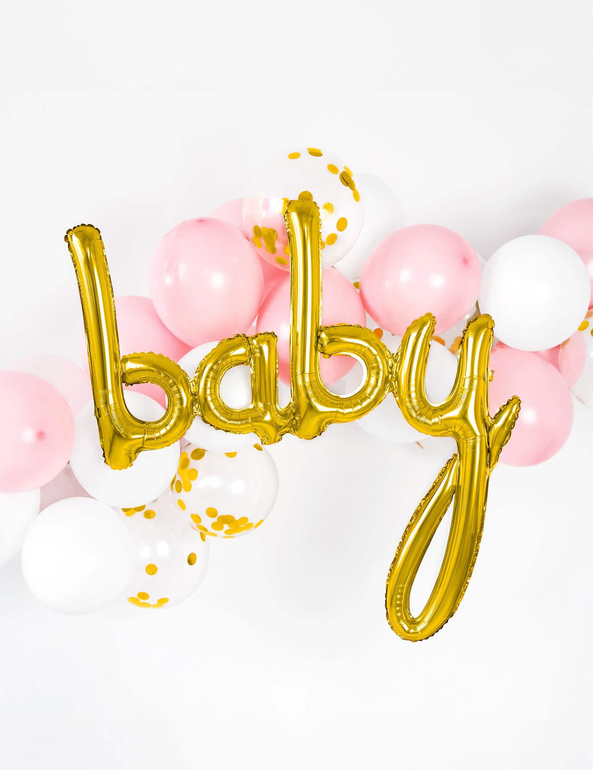 Gros plan sur le lettrage doré du ballon aluminium baby