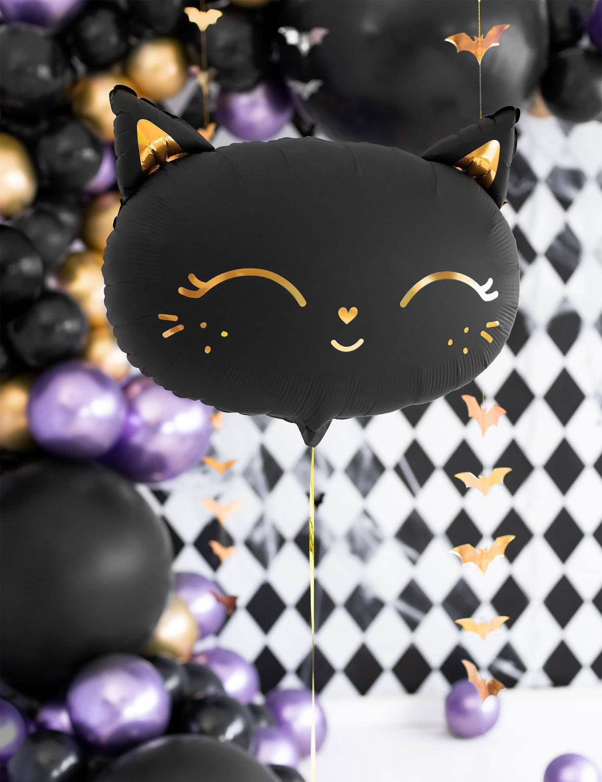 Puesta en escena festiva del globo de aluminio gato para halloween