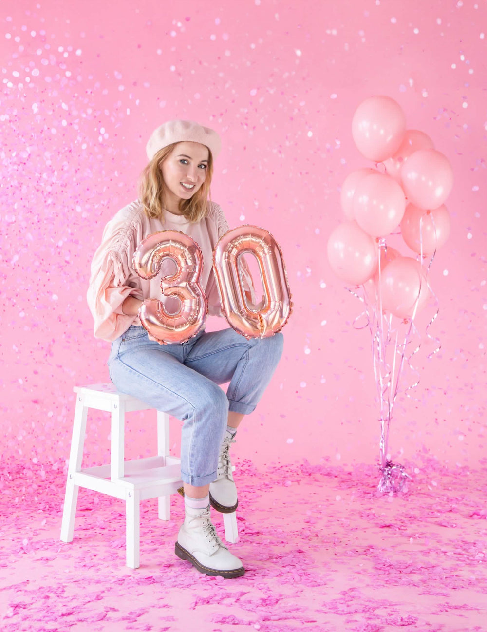 Escenografía del globo de aluminio número para cumpleaños oro rosa formando el número 30