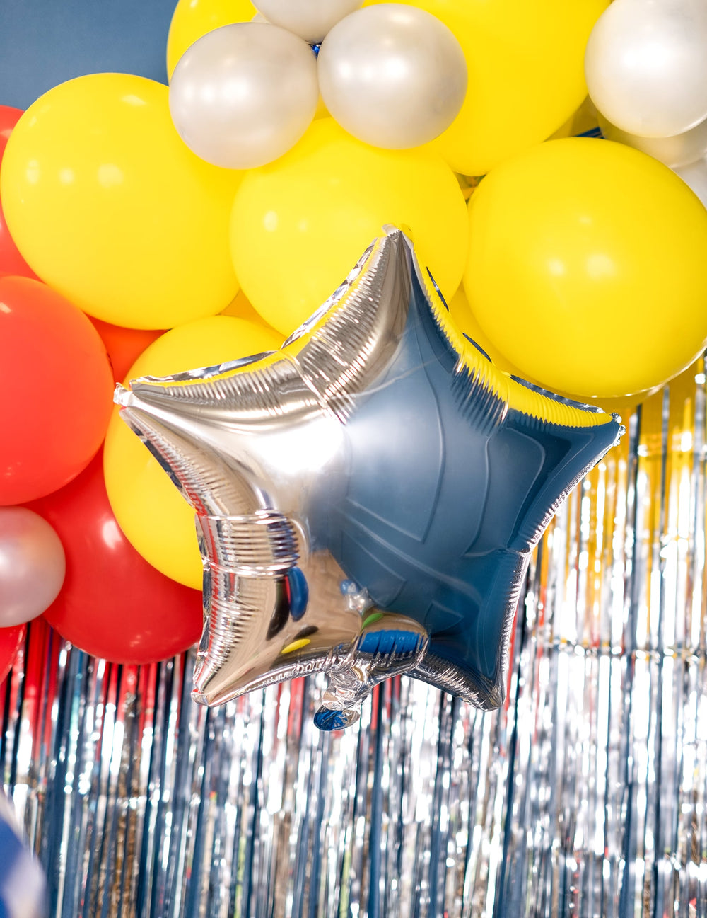 Mise en situation dans un décor de fête du ballon aluminium étoile