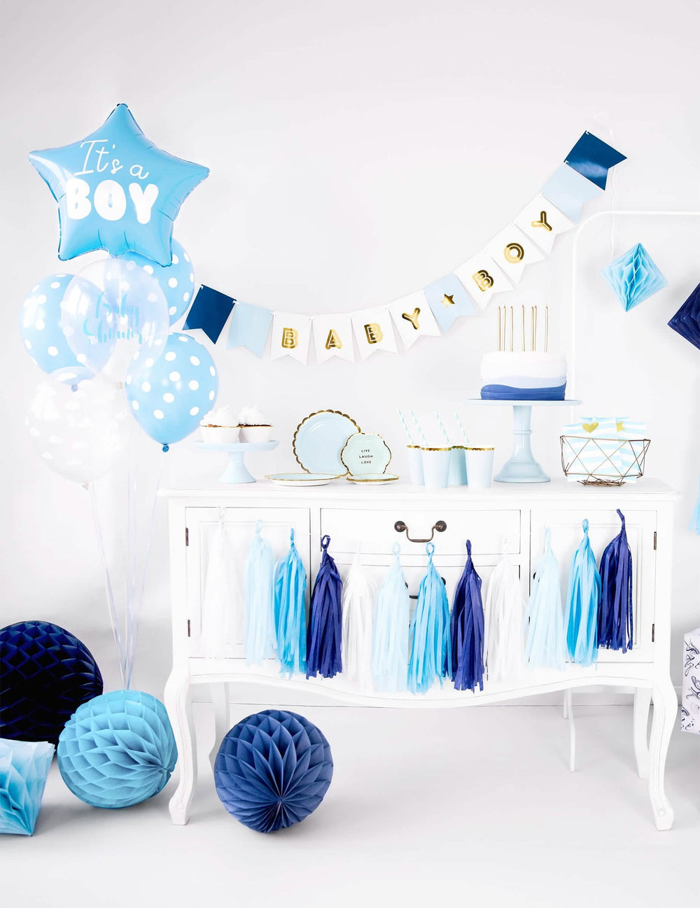 Mise en situación del globo de aluminio estrella it's a boy para baby shower azul