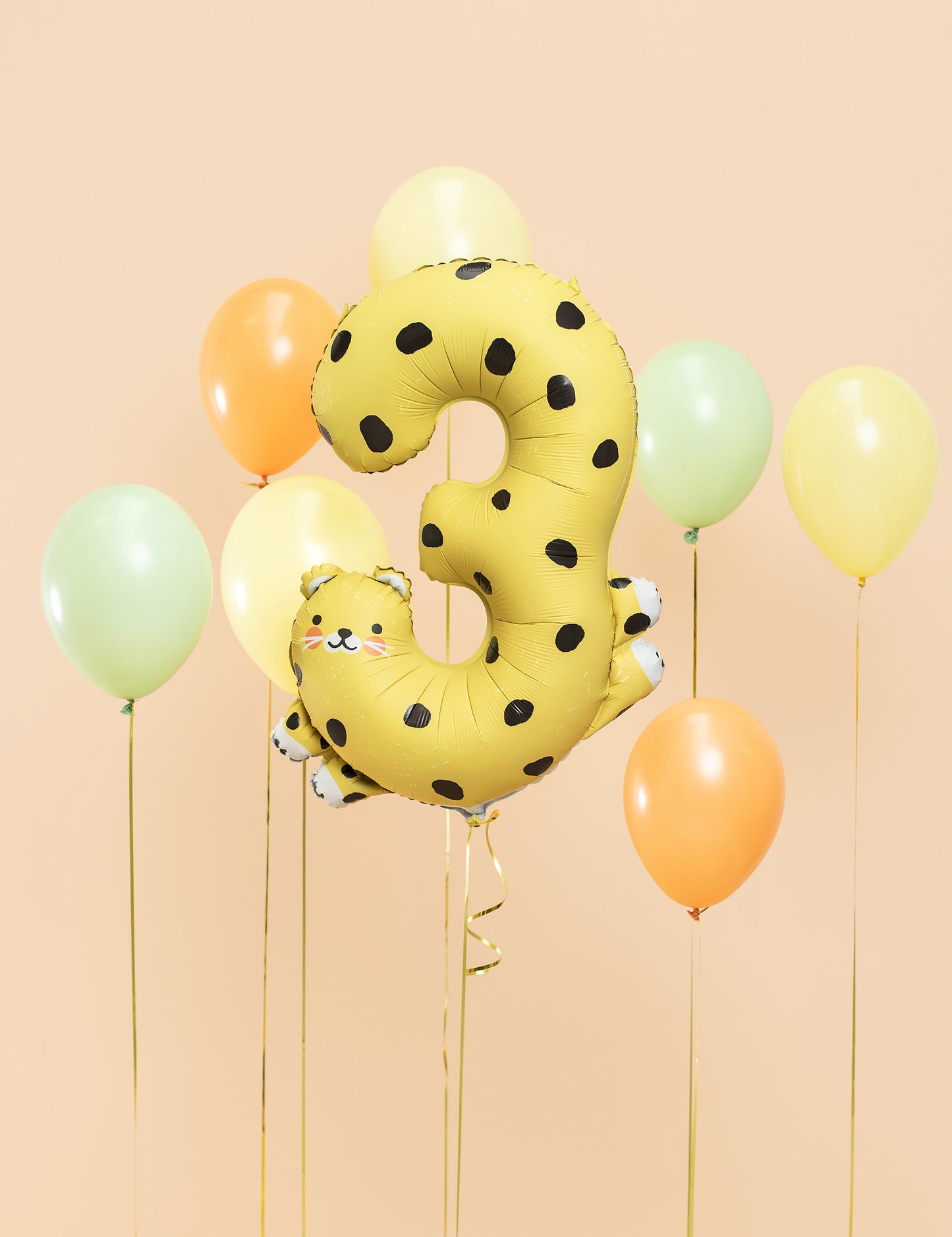 Mise en scène avec ballons de baudruche du Ballon aluminium guépard chiffre 3