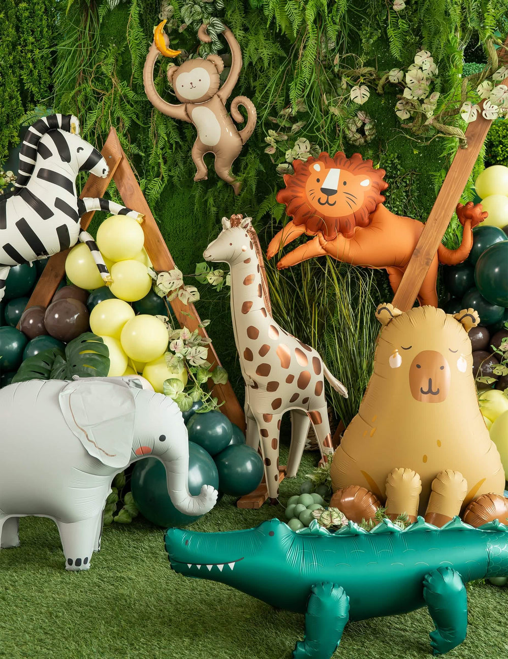 Vue d'ensemble avec d'autres ballons animaux de la savane du Ballon aluminium Singe