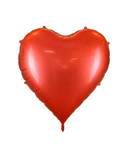 Vue de face du ballon géant en aluminium cœur rouge