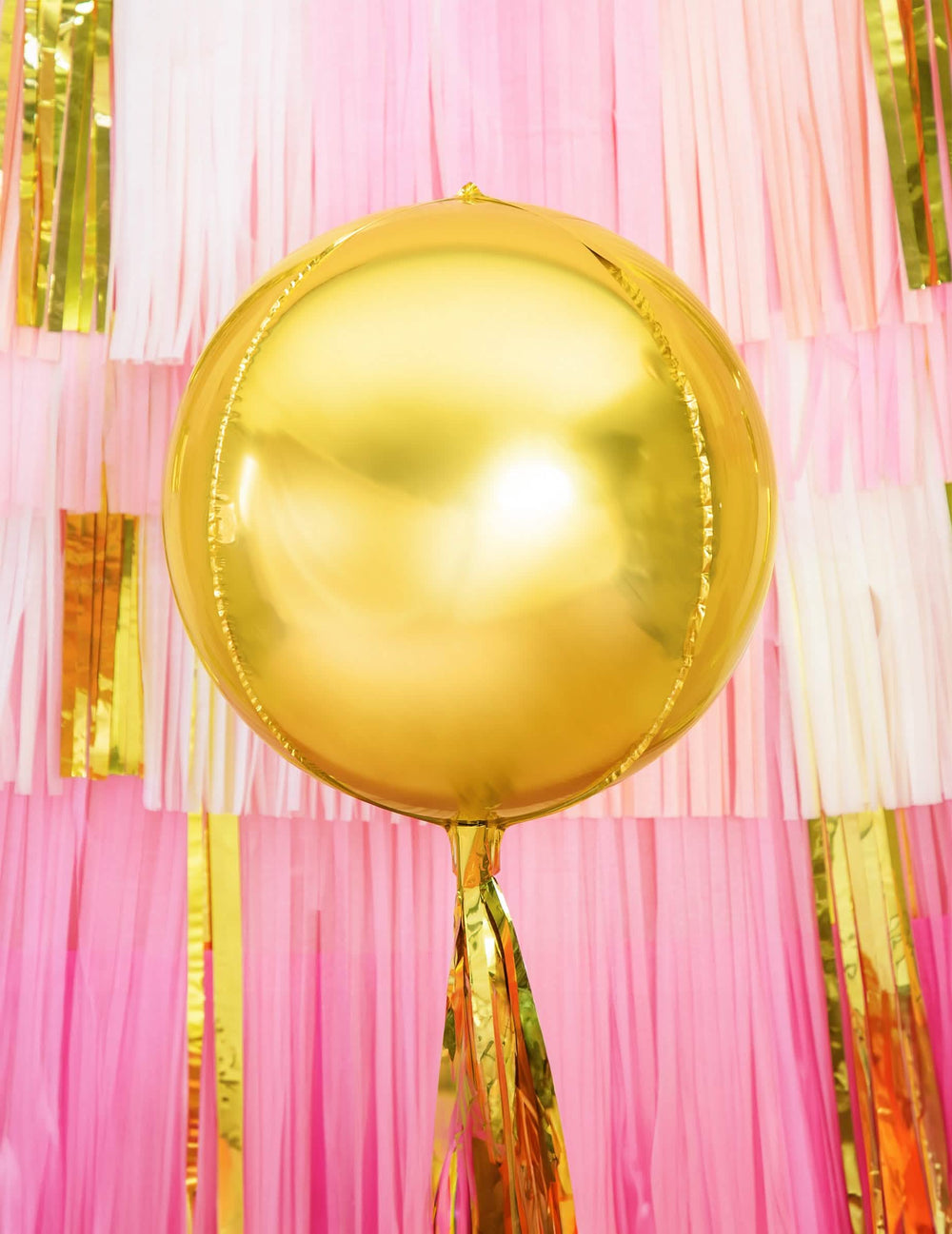 Escenificación del globo esfera de aluminio dorado металizado