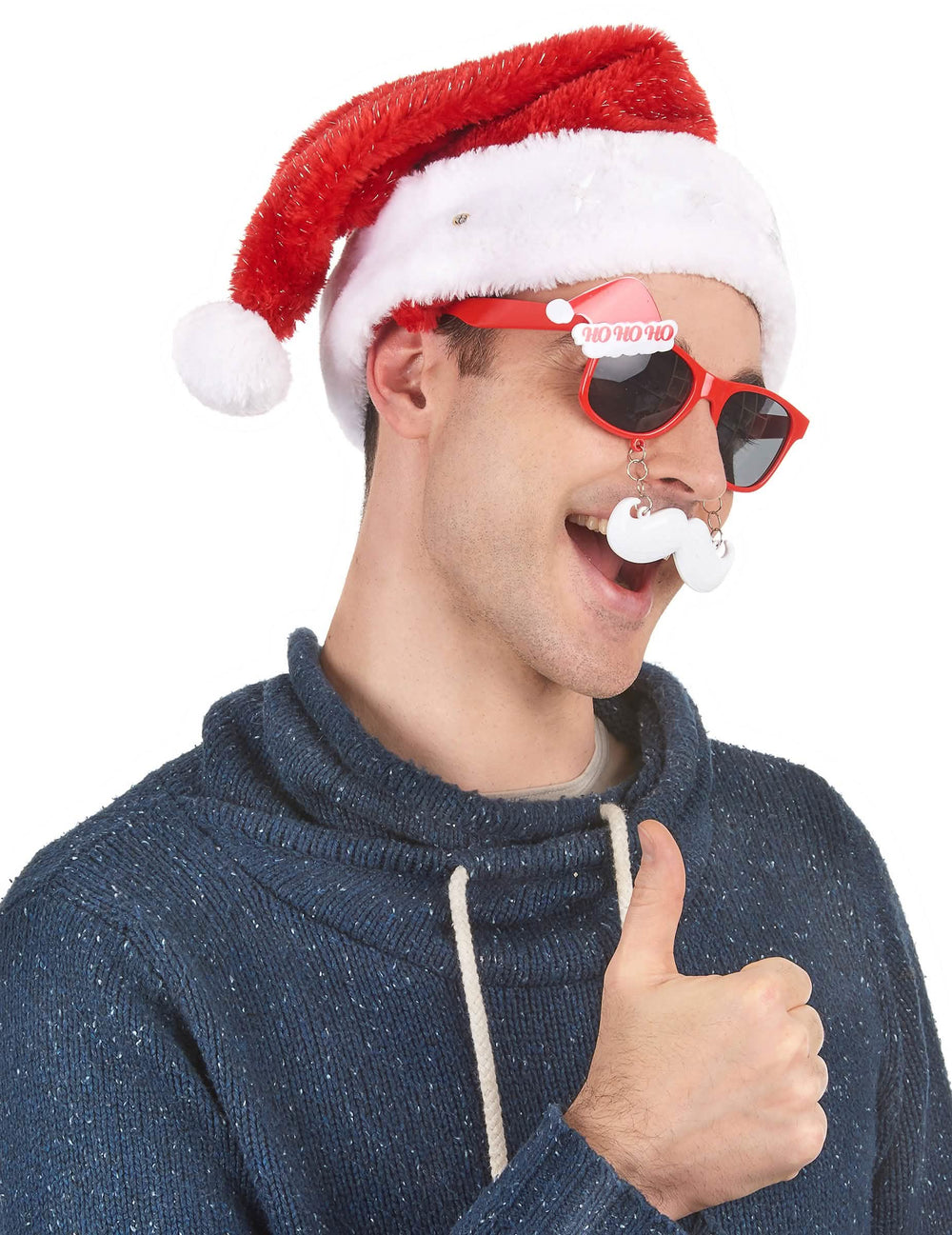 Escenificación del gorro de papá noel llevado con accesorios de fiesta