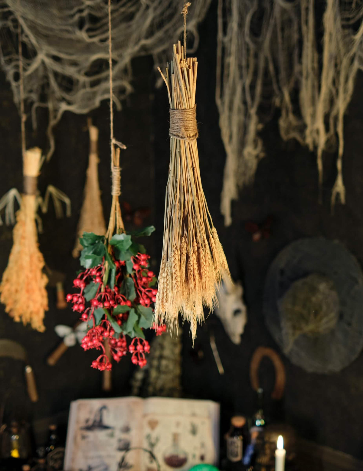 Escena suspendida del ramo de espigas de trigo natural para decoración