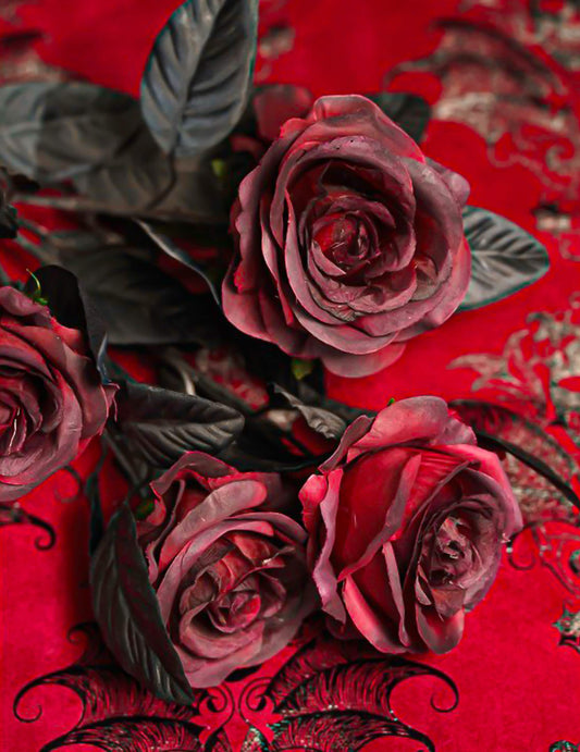 Ramo de 5 rosas burdeos con hojas negras 48 cm