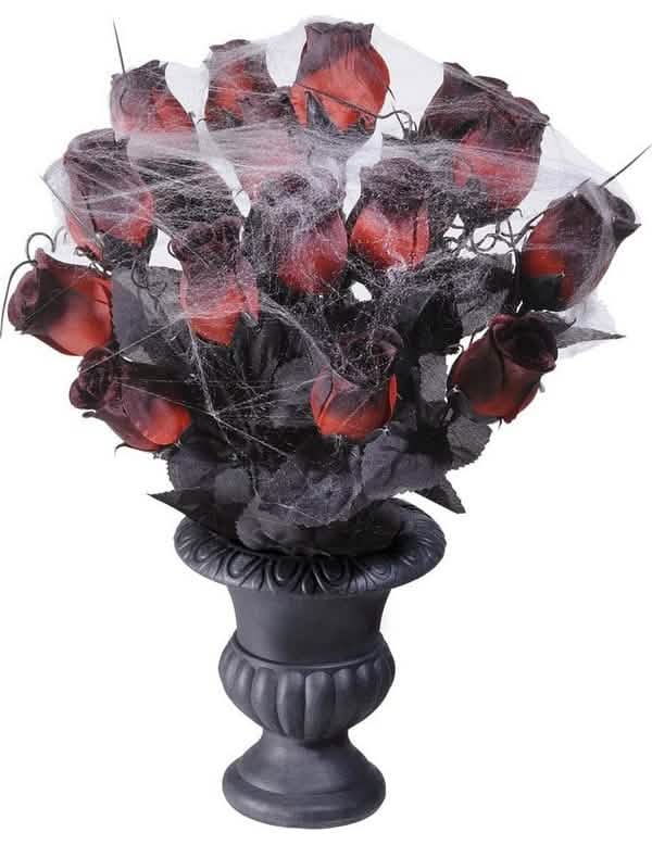 Ramo de rosas rojas halloween para decoración con tela de araña