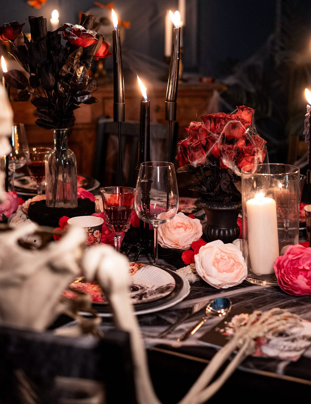 Ramo de rosas halloween para decoración rojas con telas de araña