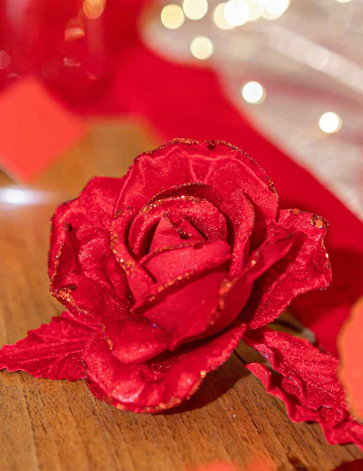 Rama de rosa de terciopelo con purpurina roja 21 cm