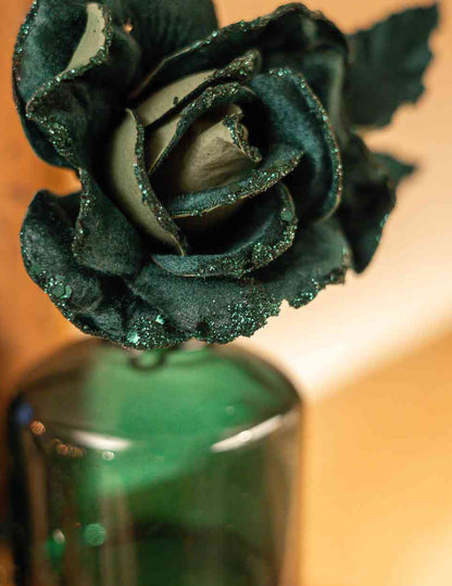 Rama de rosa de terciopelo con purpurina verde oscuro 21 cm