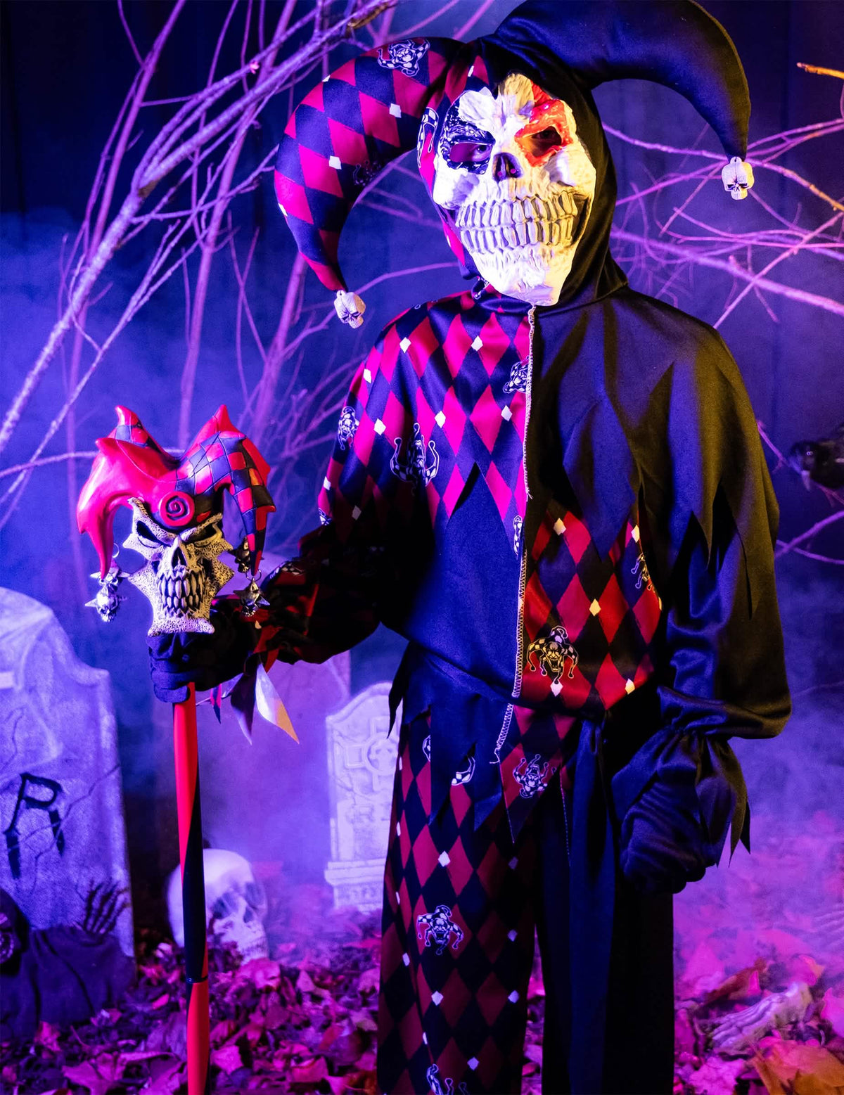 Posado con la vara de bufón halloween adulto