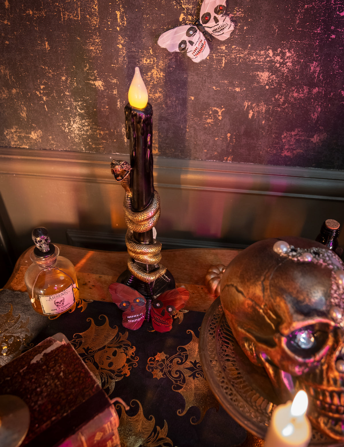 Candelabro decorativo de resina negro con serpiente dorada y LED 11 x 11 x 41 cm