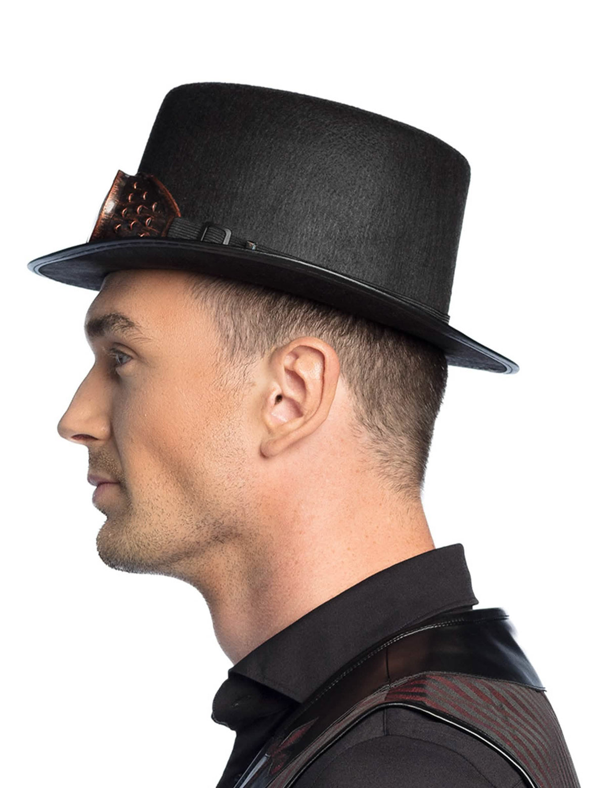 Vista de perfil del sombrero con gafas steampunk