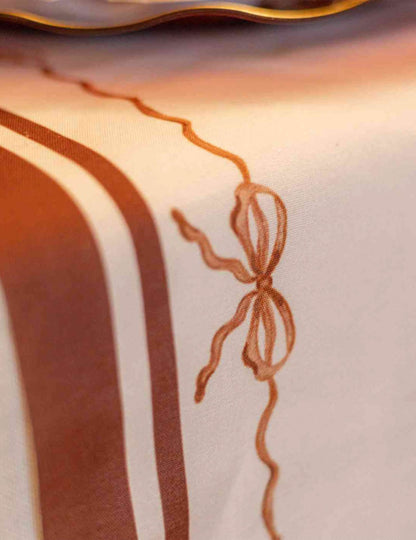 Camino de mesa Lindos nudos en tela crema auburn y tierra quemada 28 cm x 3 m