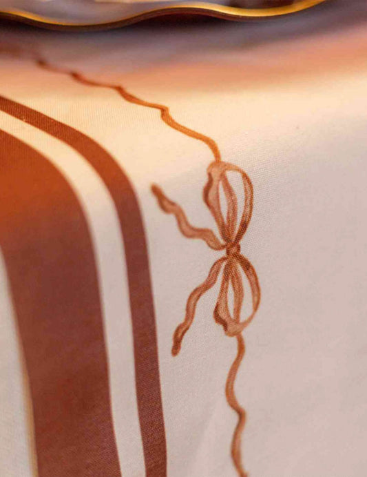 Camino de mesa Lindos nudos en tela crema auburn y tierra quemada 28 cm x 3 m