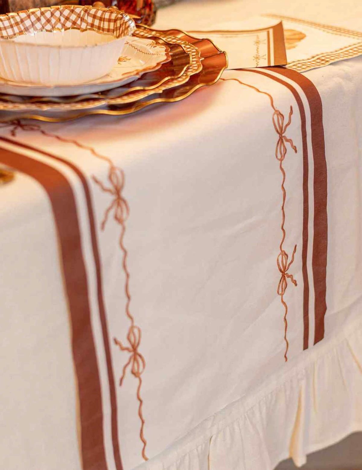Camino de mesa Lindos nudos en tela crema auburn y tierra quemada 28 cm x 3 m