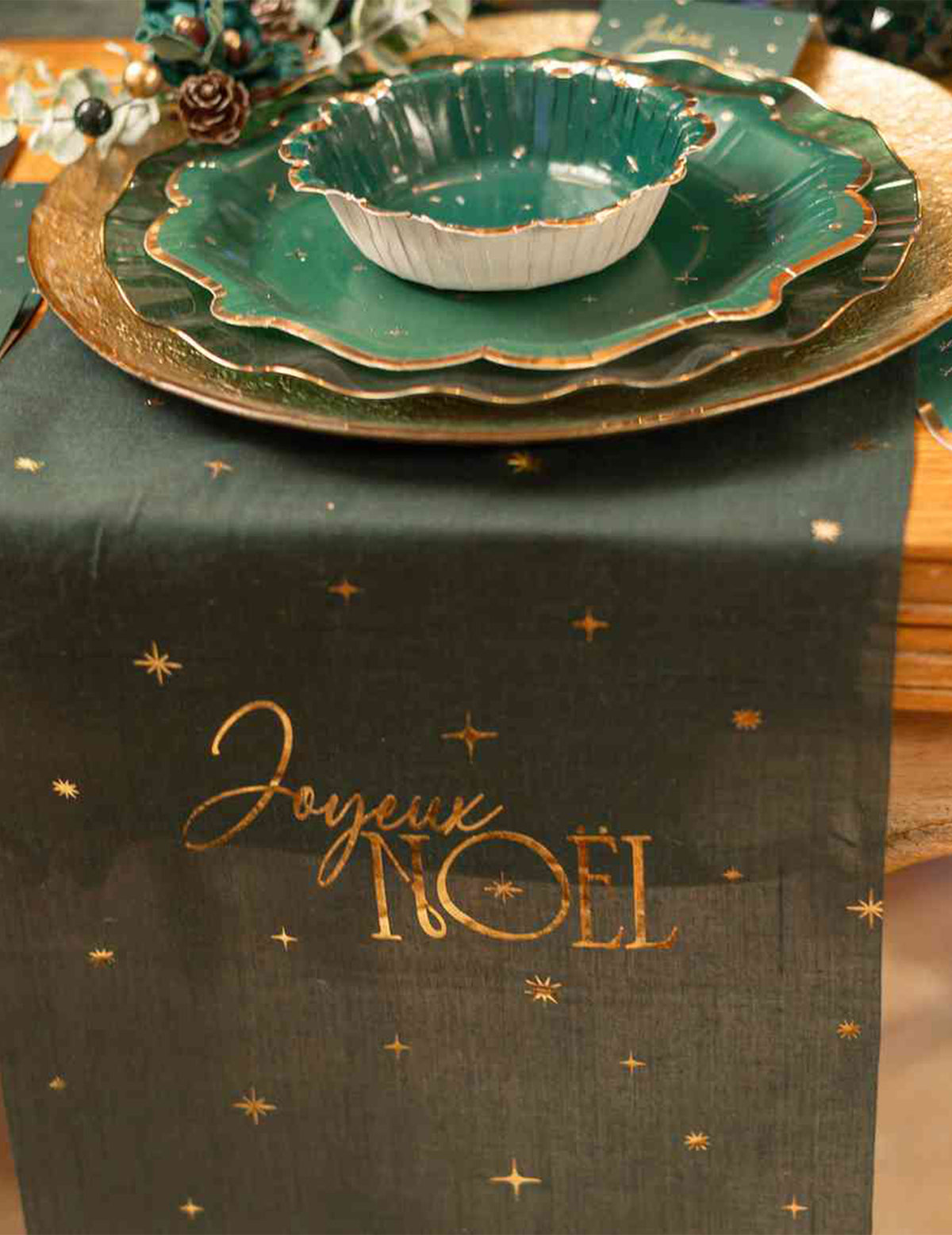 Camino de mesa Feliz Navidad atemporal verde inglés y dorado 28 cm x 3 m