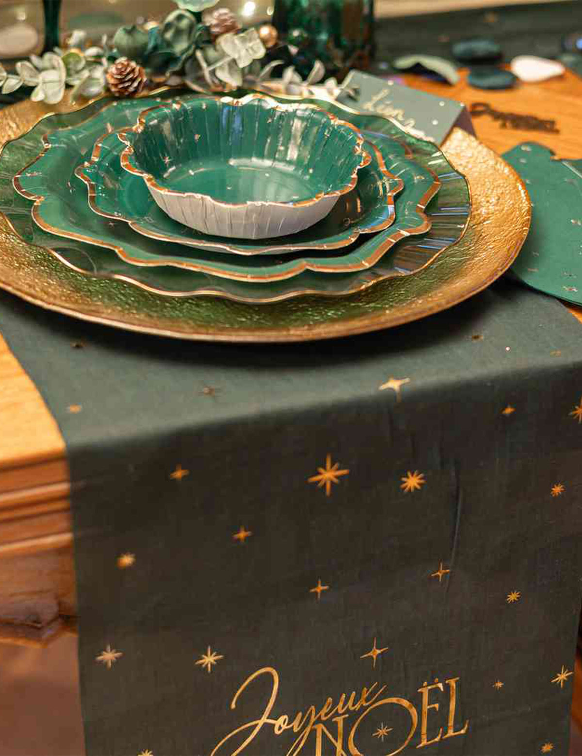 Camino de mesa Feliz Navidad atemporal verde inglés y dorado 28 cm x 3 m