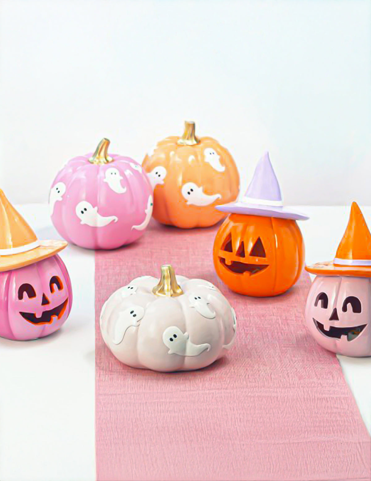Calabaza de resina rosa con sombrero naranja pastel 17 cm