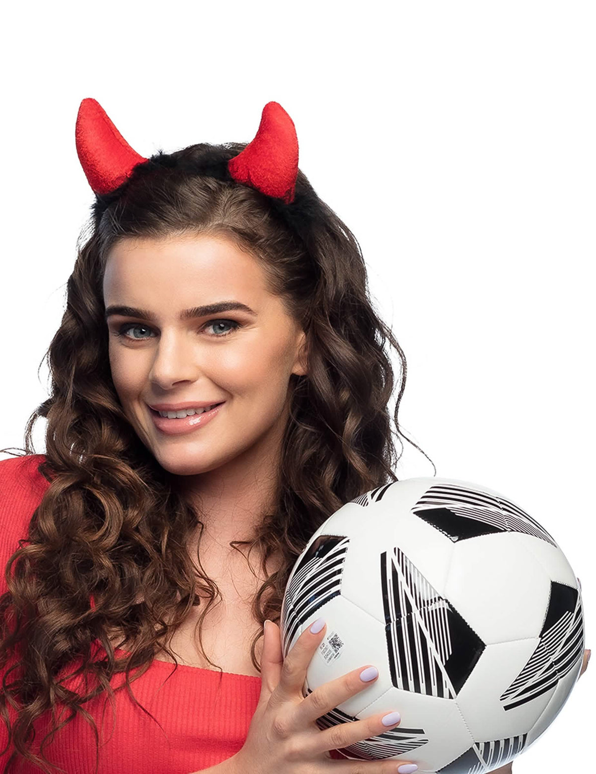 Puesta en escena con balón de fútbol de cuernos de diablo para adulto