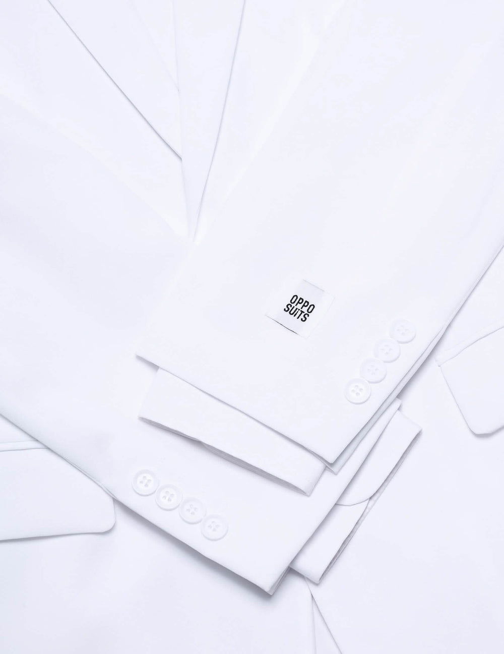Detalle de las mangas y botones del disfraz Mr. blanco Opposuits