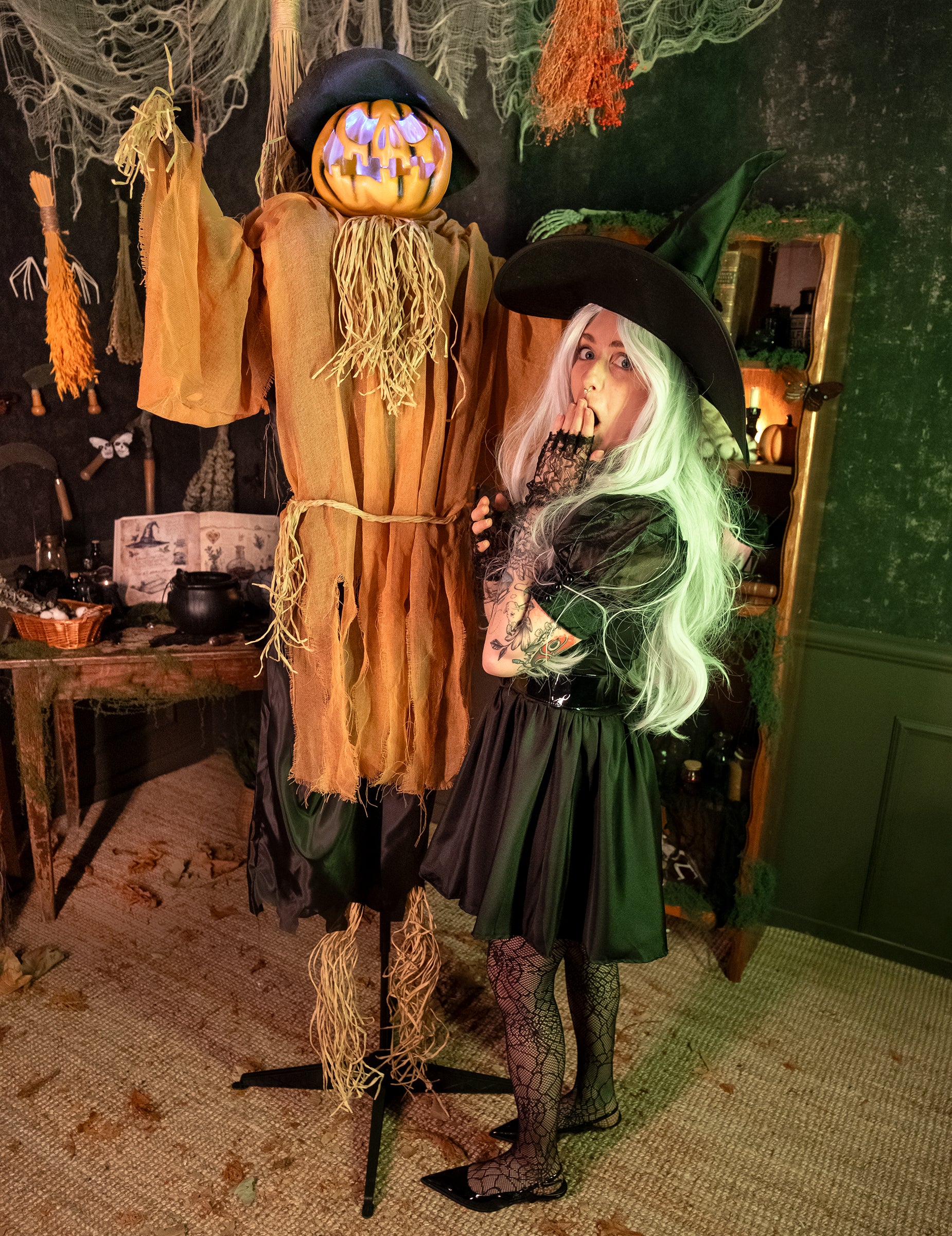 Décoration animée Citrouille maléfique pour Halloween orange et noir avec visage lumineux