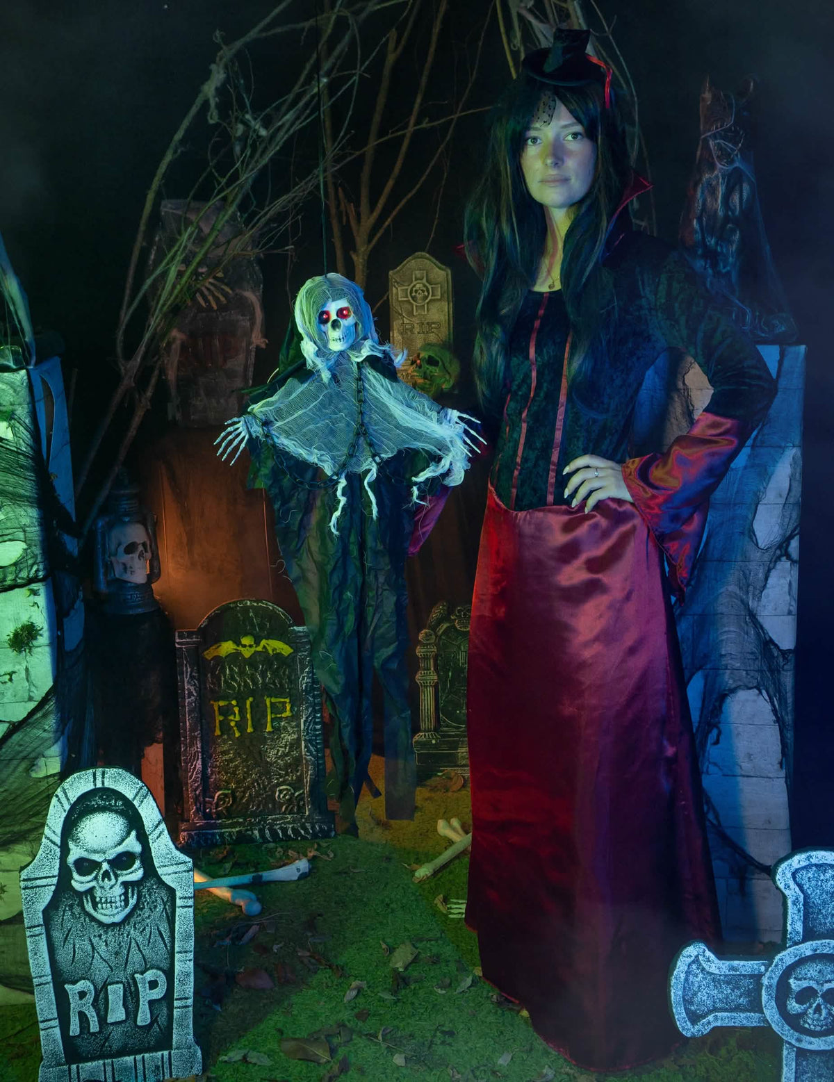 Decoración animada Ghoul espectral para colgar 80 cm