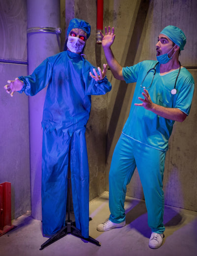 Decoración animada médico loco terrorífico con movimientos 170 cm