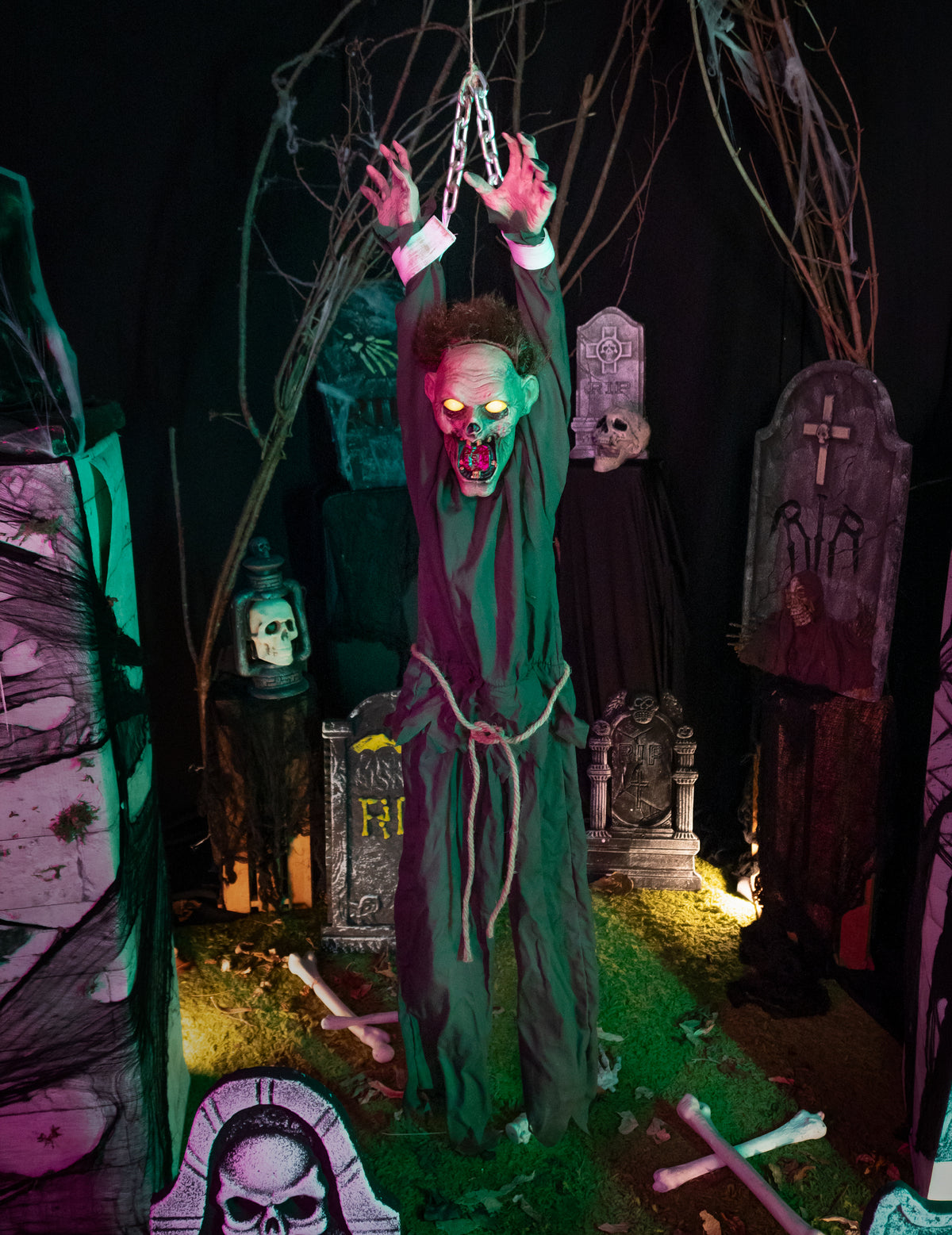  Decoración animada de zombi encadenado de 1,4 m
